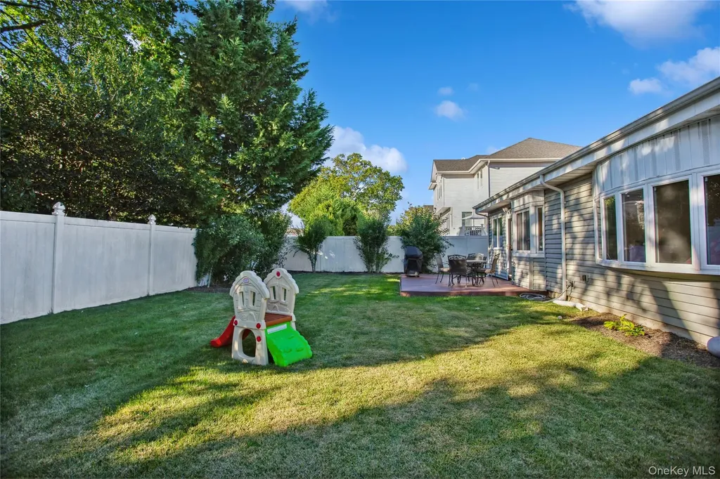110 Hampton Way Merrick NY 11566