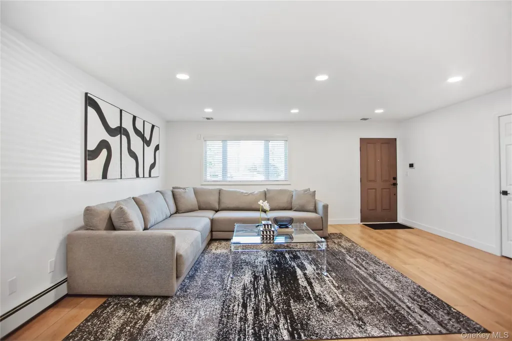110 Hampton Way Merrick NY 11566