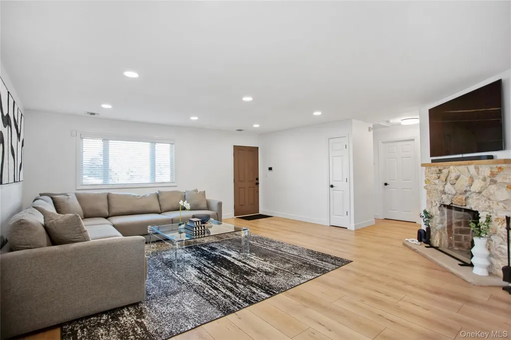 110 Hampton Way Merrick NY 11566