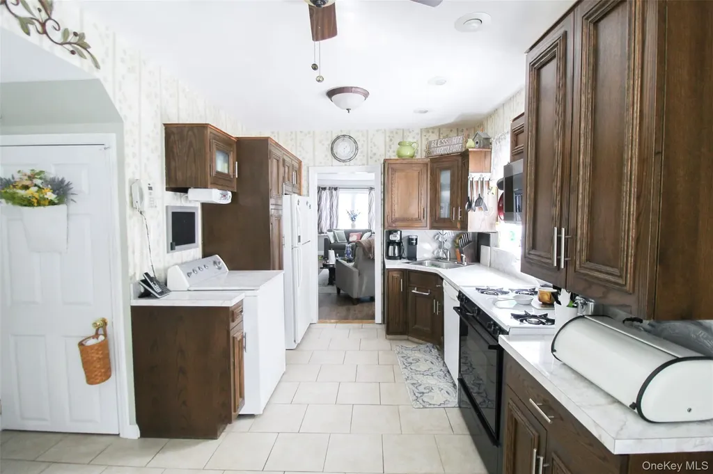 3221 Giegerich Place Bronx NY 10465
