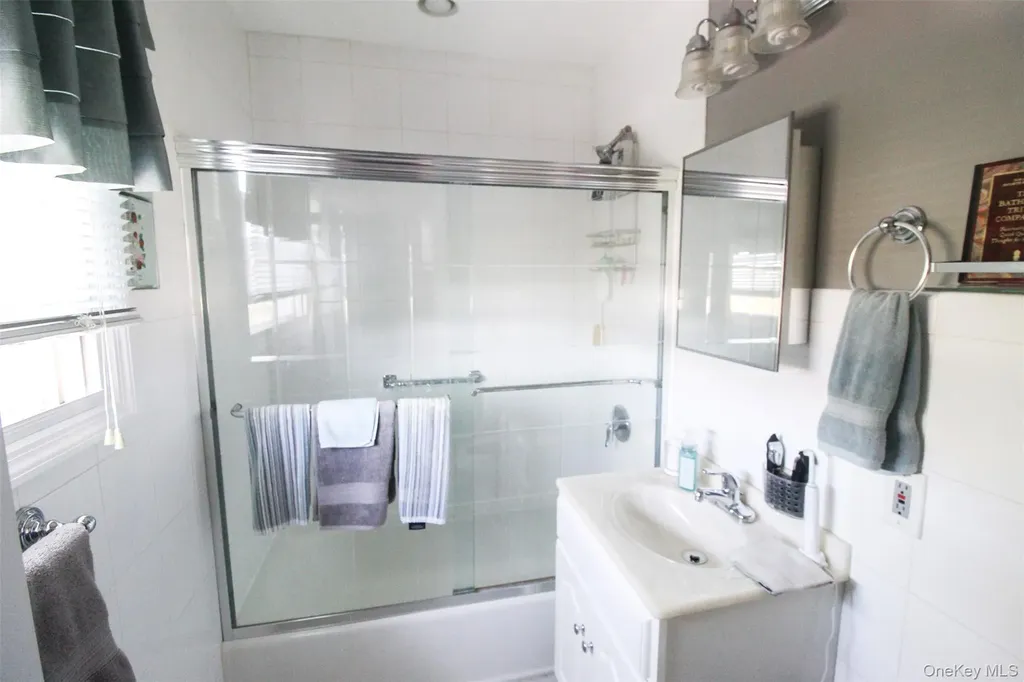 3221 Giegerich Place Bronx NY 10465