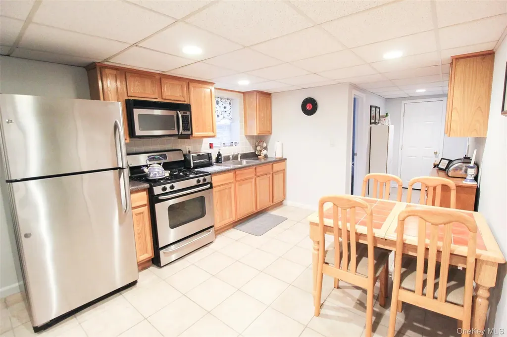 3221 Giegerich Place Bronx NY 10465