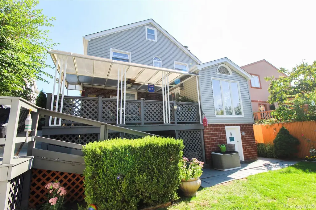 3221 Giegerich Place Bronx NY 10465