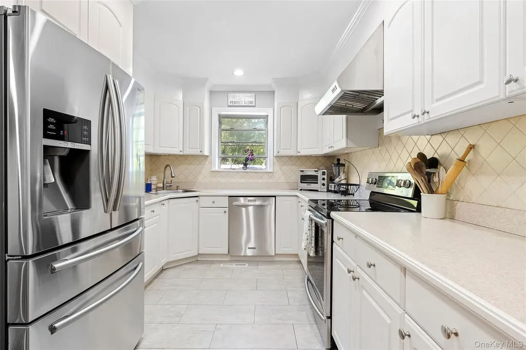 190A Wakeman Road Hampton Bays NY 11946