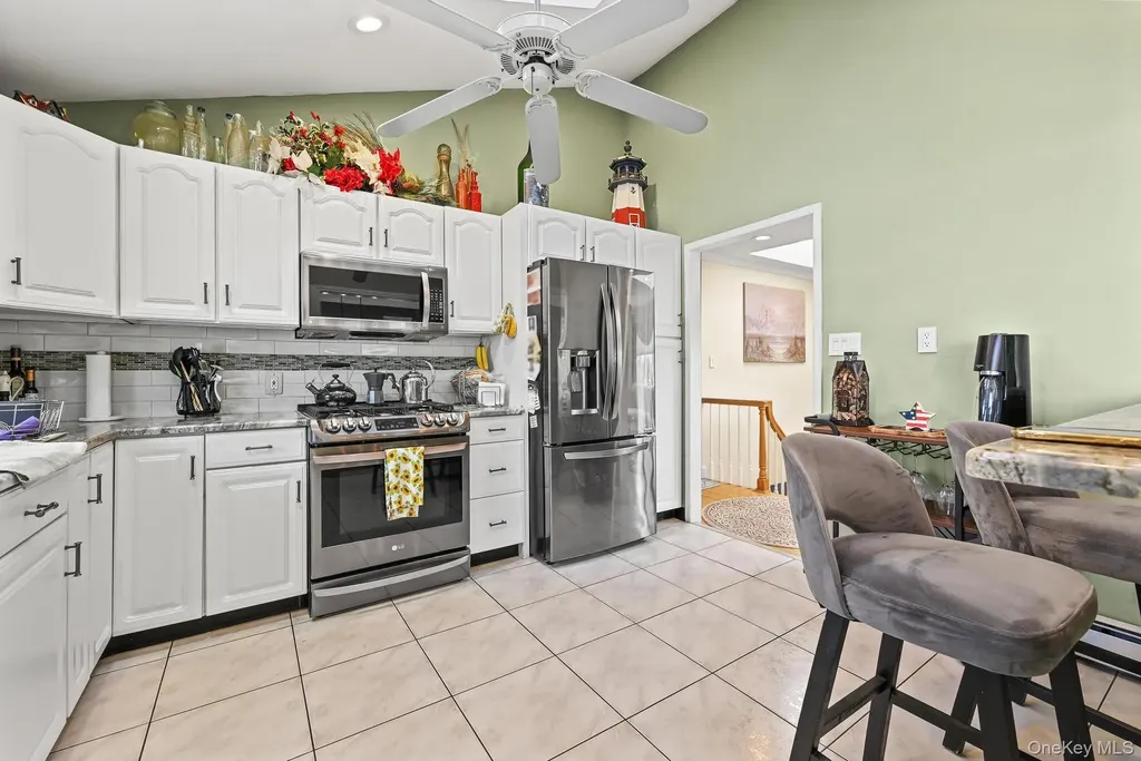 769 Bay Place Lindenhurst NY 11757