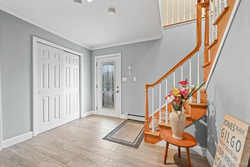 769 Bay Place Lindenhurst NY 11757