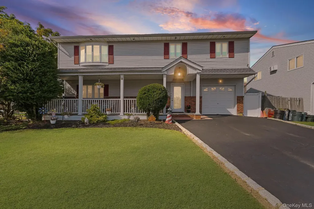 769 Bay Place Lindenhurst NY 11757