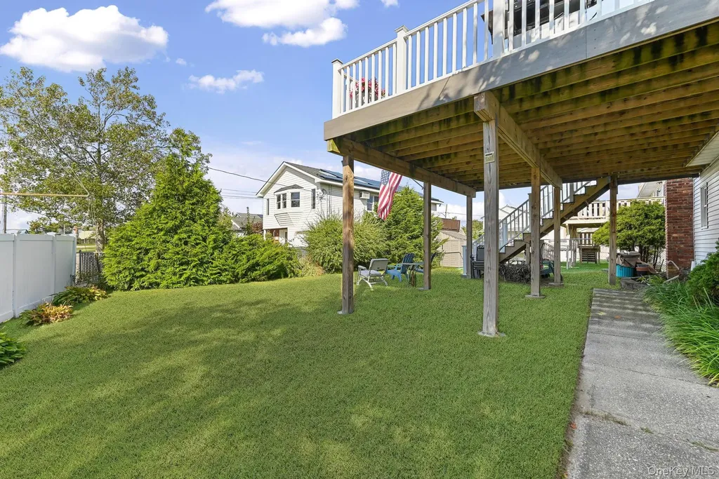 769 Bay Place Lindenhurst NY 11757