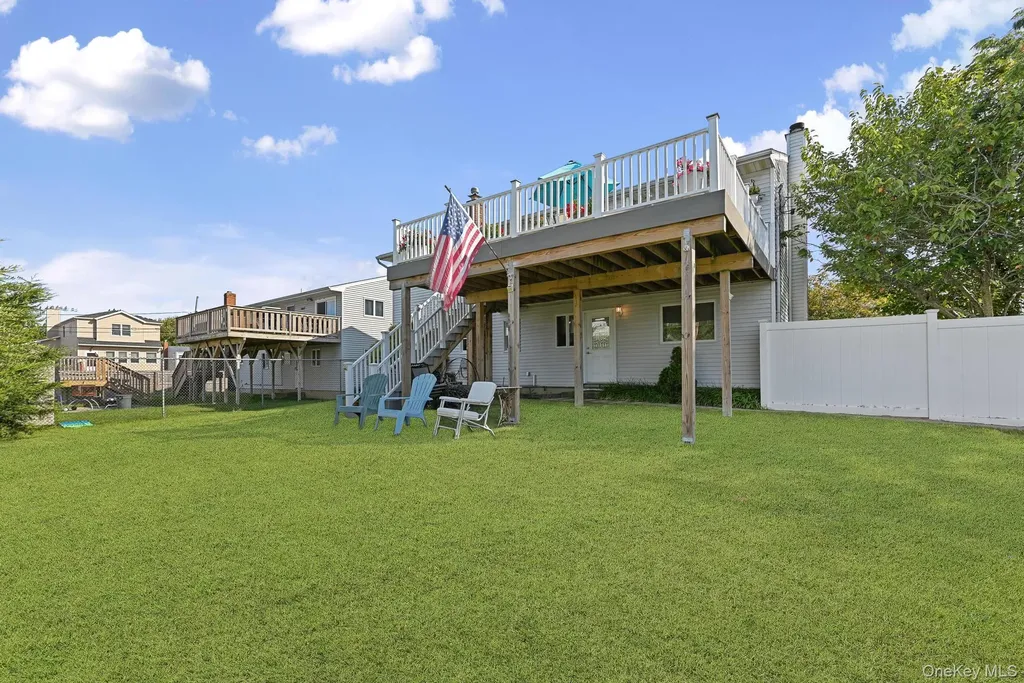 769 Bay Place Lindenhurst NY 11757