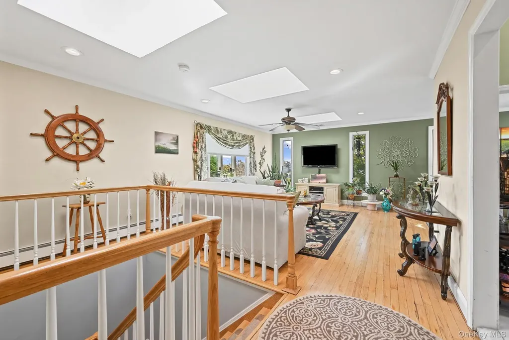 769 Bay Place Lindenhurst NY 11757