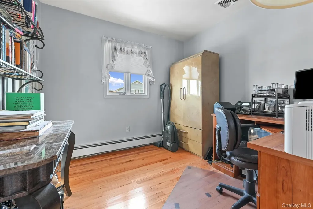 769 Bay Place Lindenhurst NY 11757