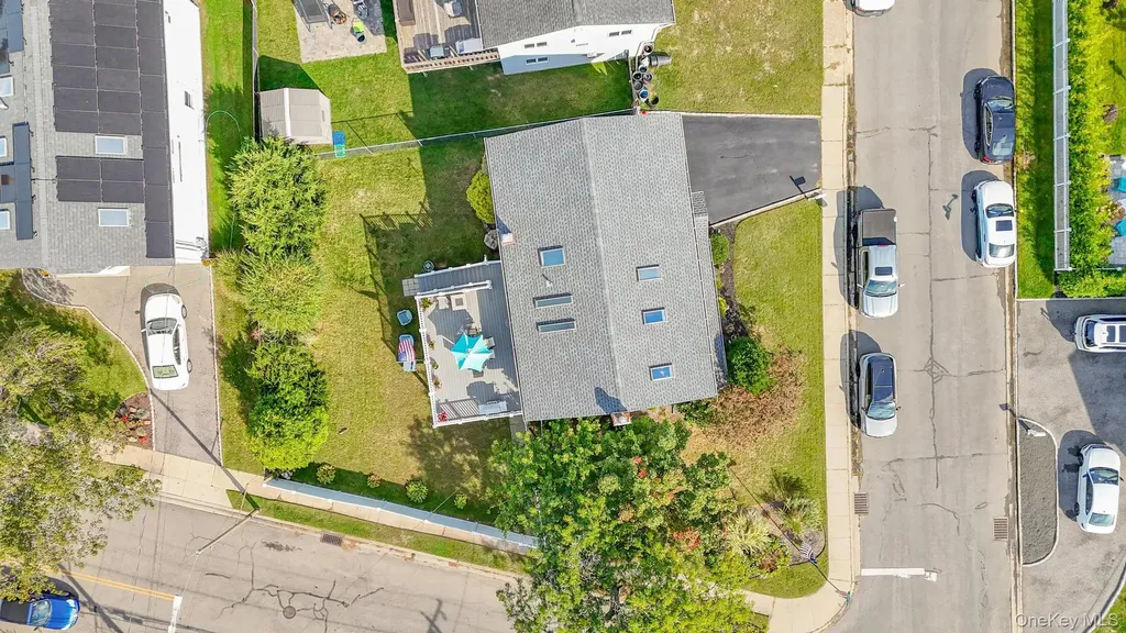 769 Bay Place Lindenhurst NY 11757