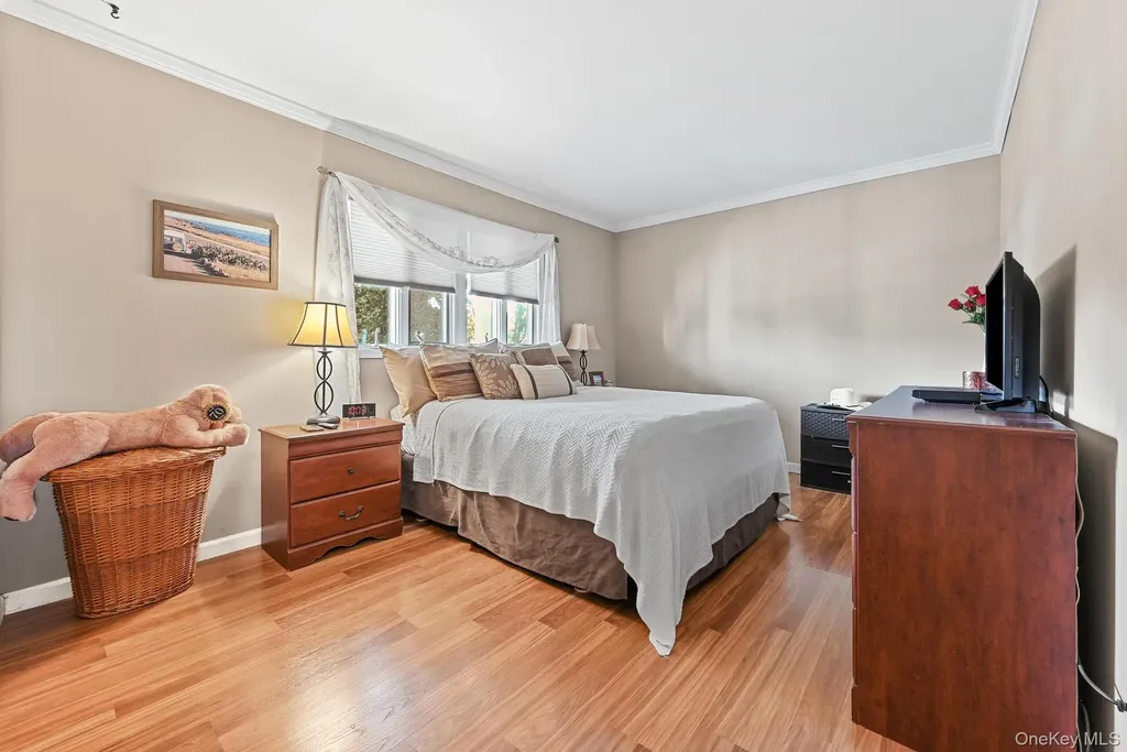 769 Bay Place Lindenhurst NY 11757