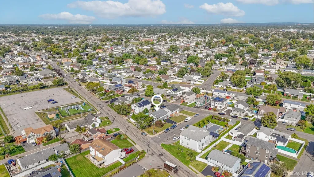 769 Bay Place Lindenhurst NY 11757