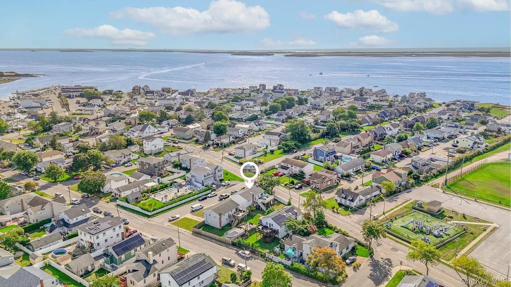 769 Bay Place Lindenhurst NY 11757