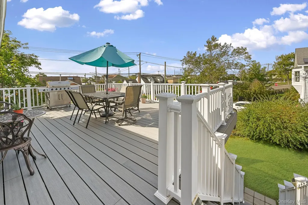 769 Bay Place Lindenhurst NY 11757