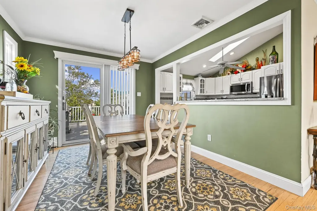 769 Bay Place Lindenhurst NY 11757