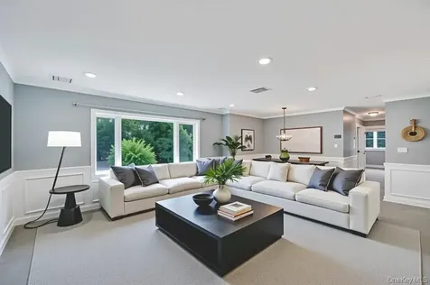 10 Evelyn Drive Bethpage NY 11714