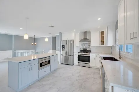 10 Evelyn Drive Bethpage NY 11714