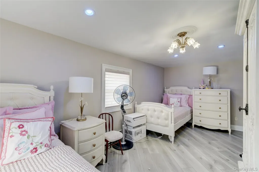 54 Shore Drive Oakdale NY 11769