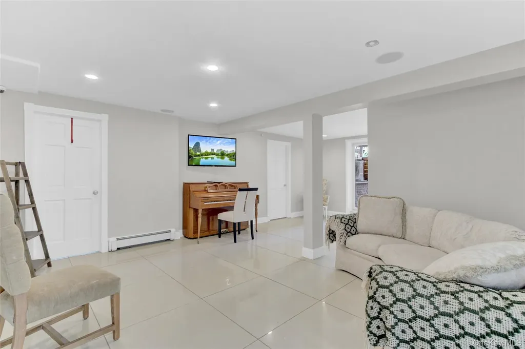 54 Shore Drive Oakdale NY 11769