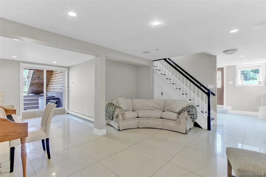 54 Shore Drive Oakdale NY 11769