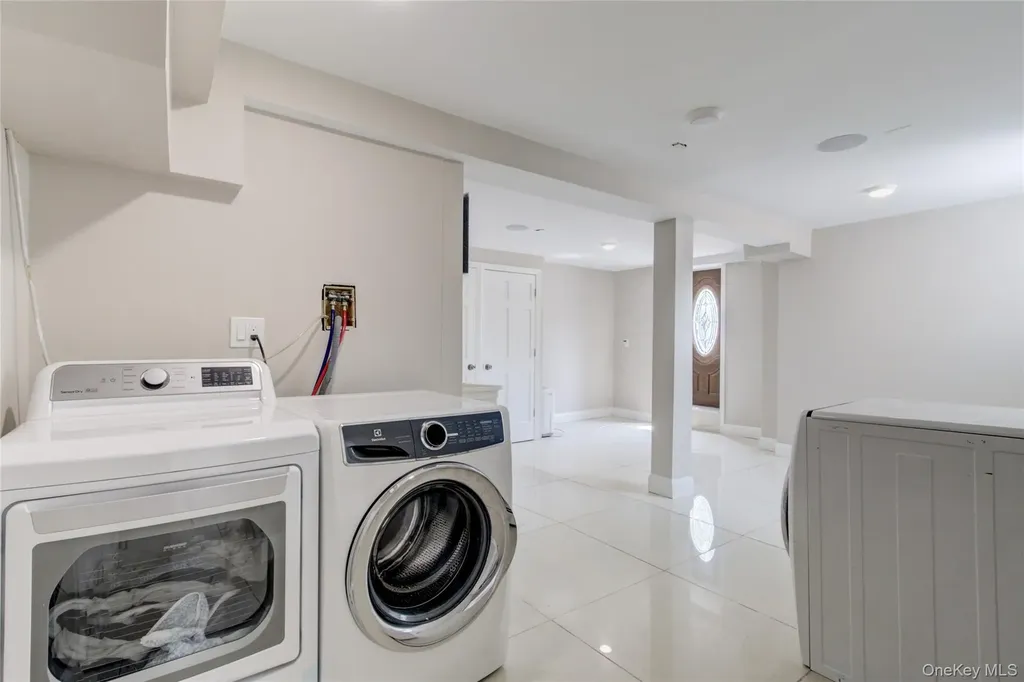 54 Shore Drive Oakdale NY 11769