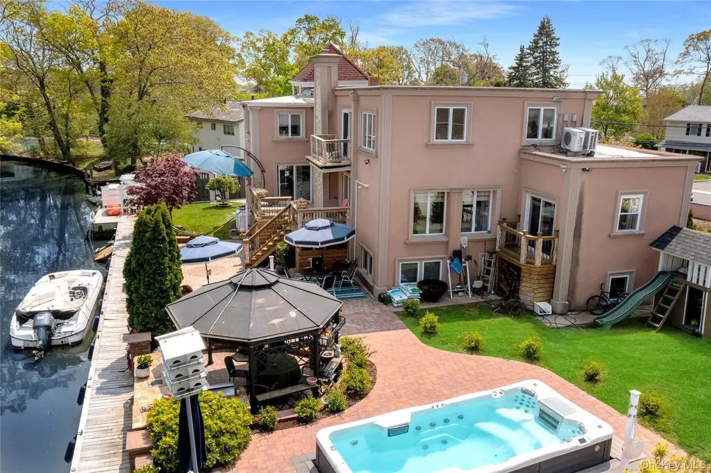 54 Shore Drive Oakdale NY 11769