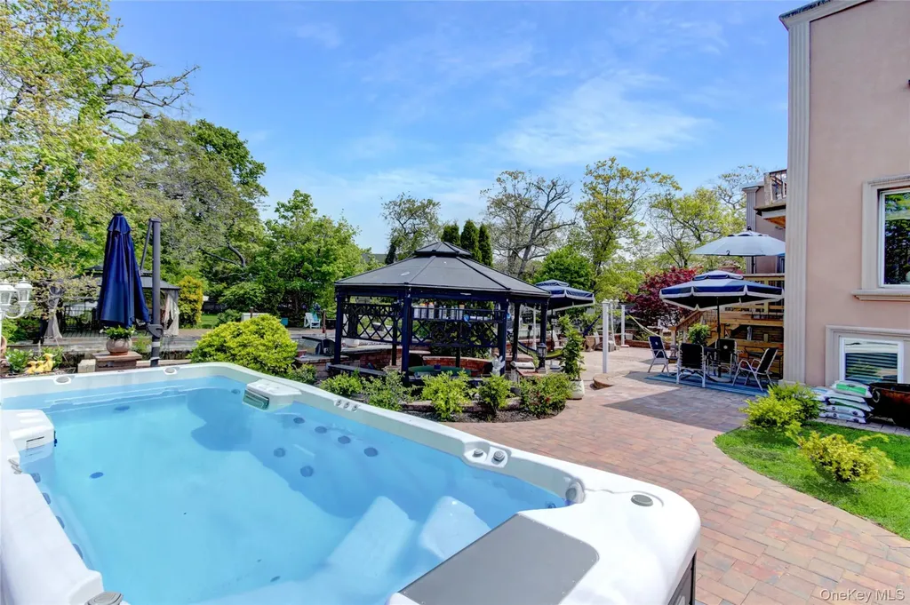 54 Shore Drive Oakdale NY 11769
