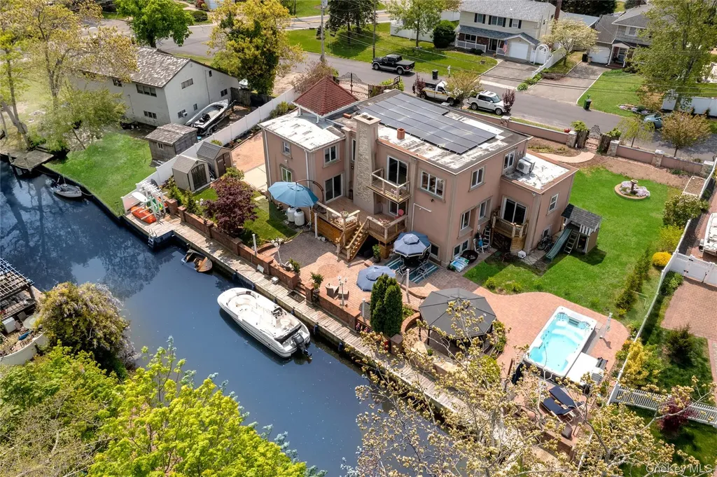 54 Shore Drive Oakdale NY 11769