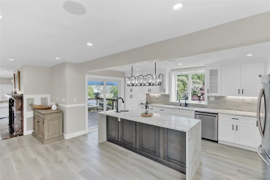 54 Shore Drive Oakdale NY 11769