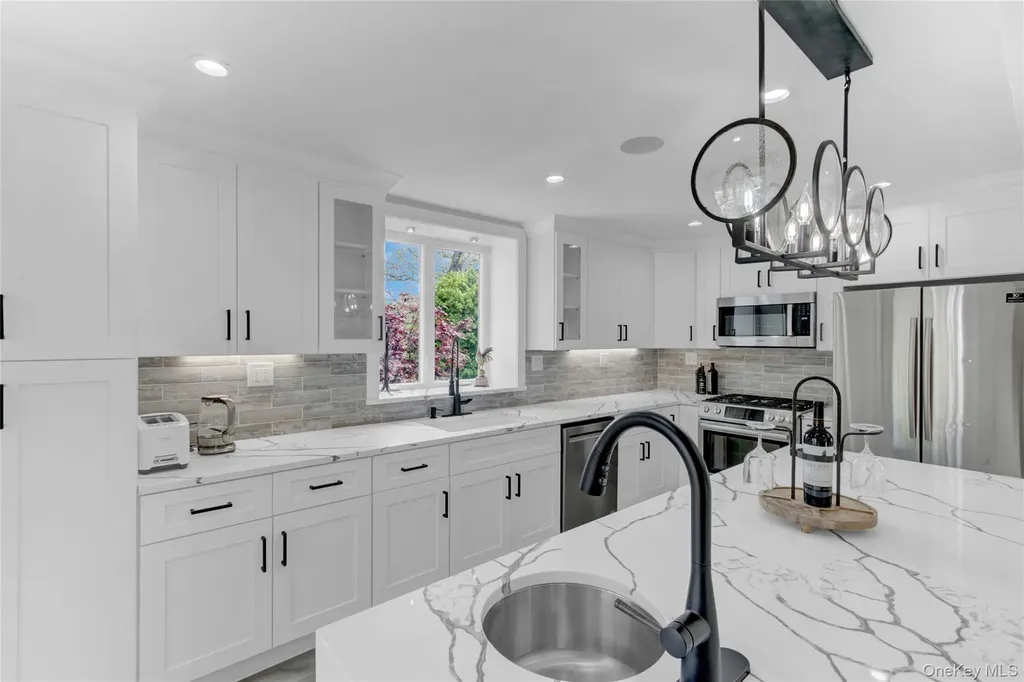 54 Shore Drive Oakdale NY 11769