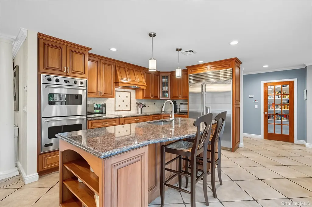 16 Pine Road Syosset NY 11791
