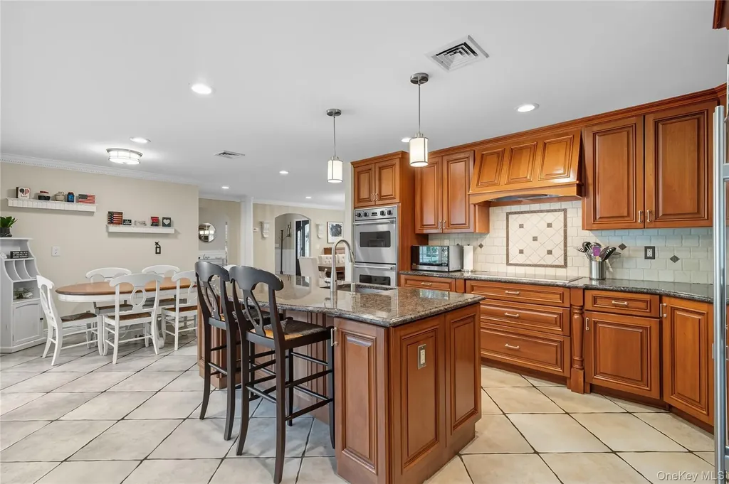 16 Pine Road Syosset NY 11791