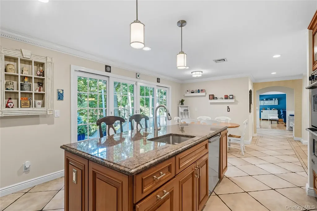 16 Pine Road Syosset NY 11791