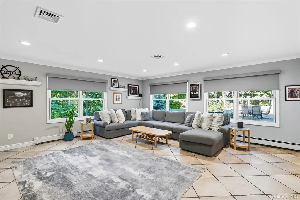 16 Pine Road Syosset NY 11791