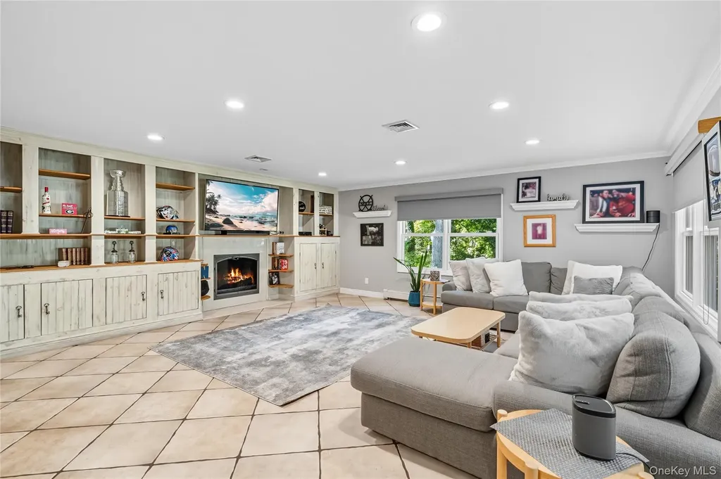 16 Pine Road Syosset NY 11791