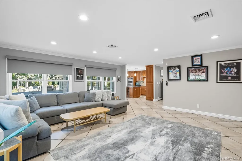 16 Pine Road Syosset NY 11791
