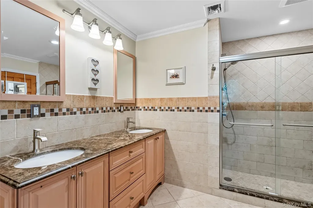 16 Pine Road Syosset NY 11791