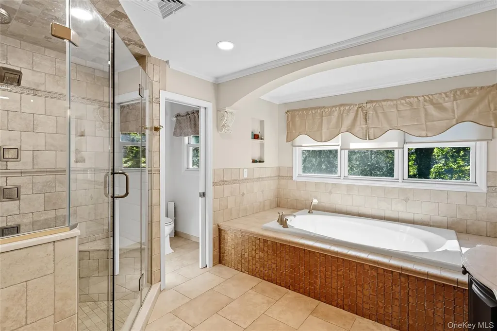 16 Pine Road Syosset NY 11791