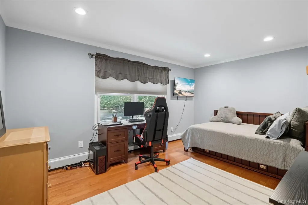 16 Pine Road Syosset NY 11791