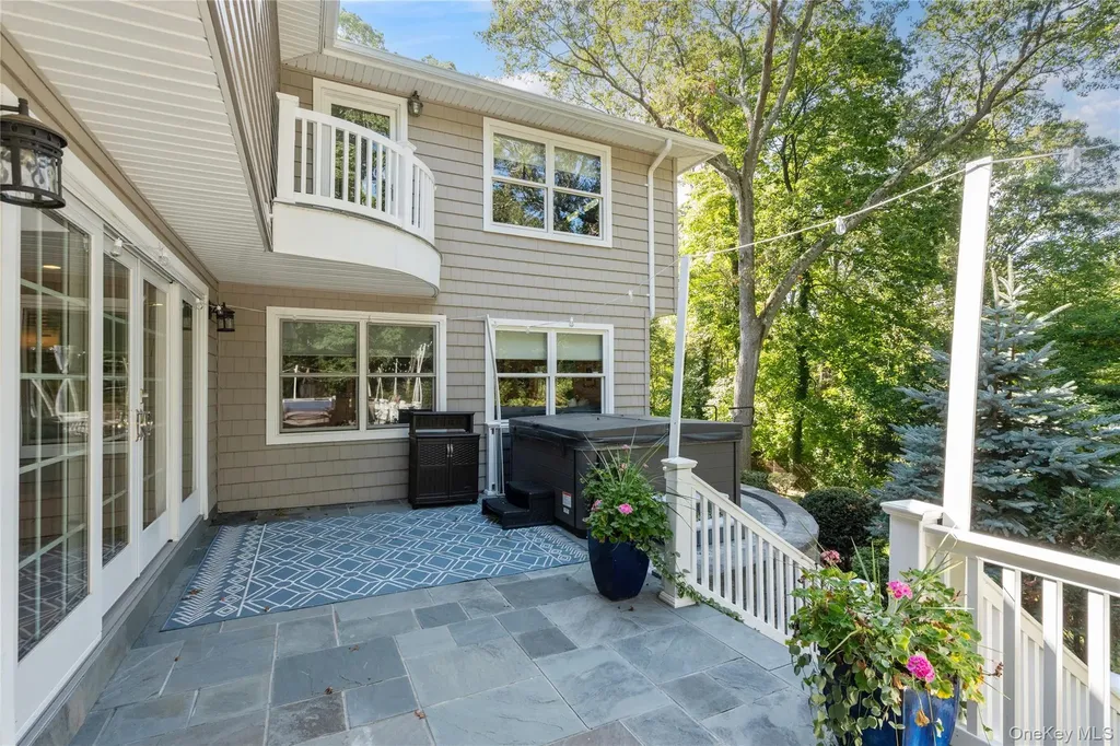 16 Pine Road Syosset NY 11791