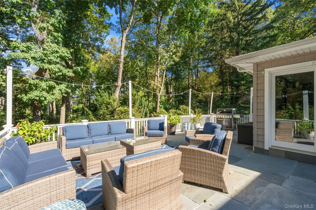 16 Pine Road Syosset NY 11791