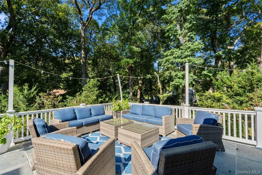 16 Pine Road Syosset NY 11791