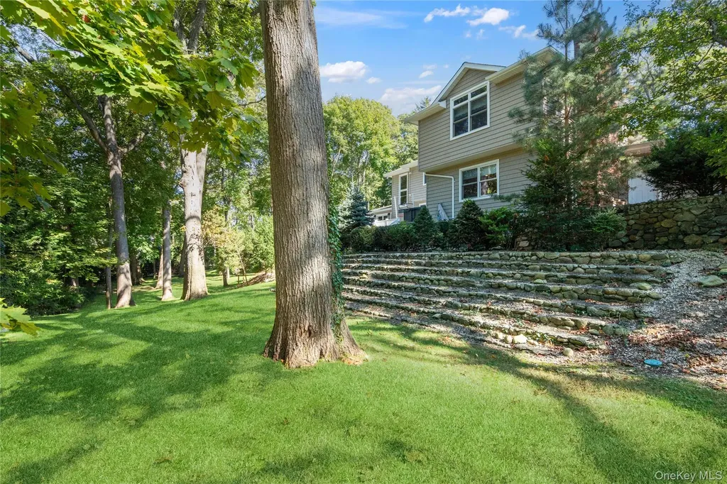 16 Pine Road Syosset NY 11791