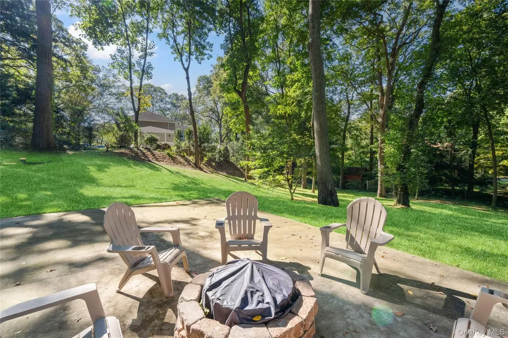 16 Pine Road Syosset NY 11791