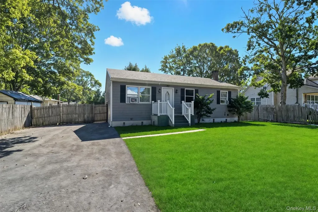 36 Flintlock Drive Shirley NY 11967