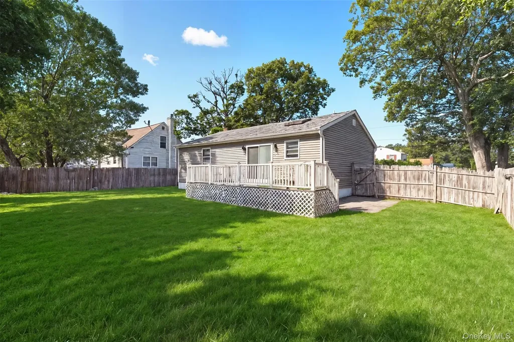 36 Flintlock Drive Shirley NY 11967