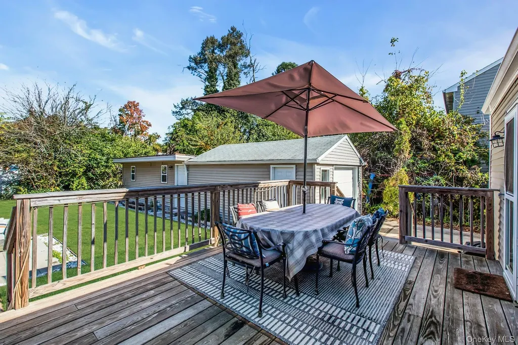 105 16th Street West Babylon NY 11704