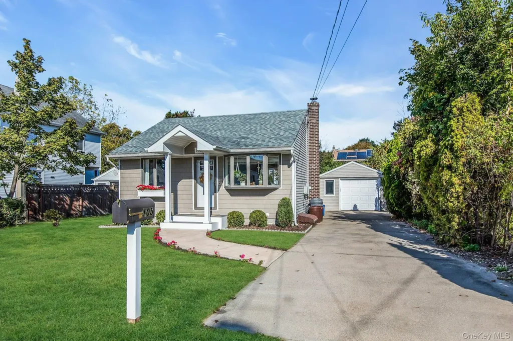 105 16th Street West Babylon NY 11704